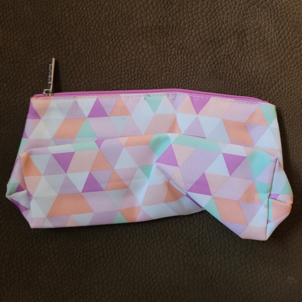 GUC. Clinique multi color makeup bag